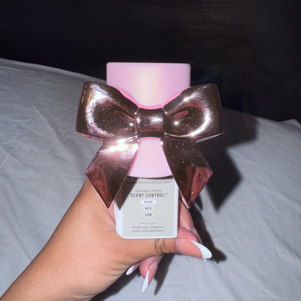 Bath & Body Works Chrome Pink Bow Wallflower